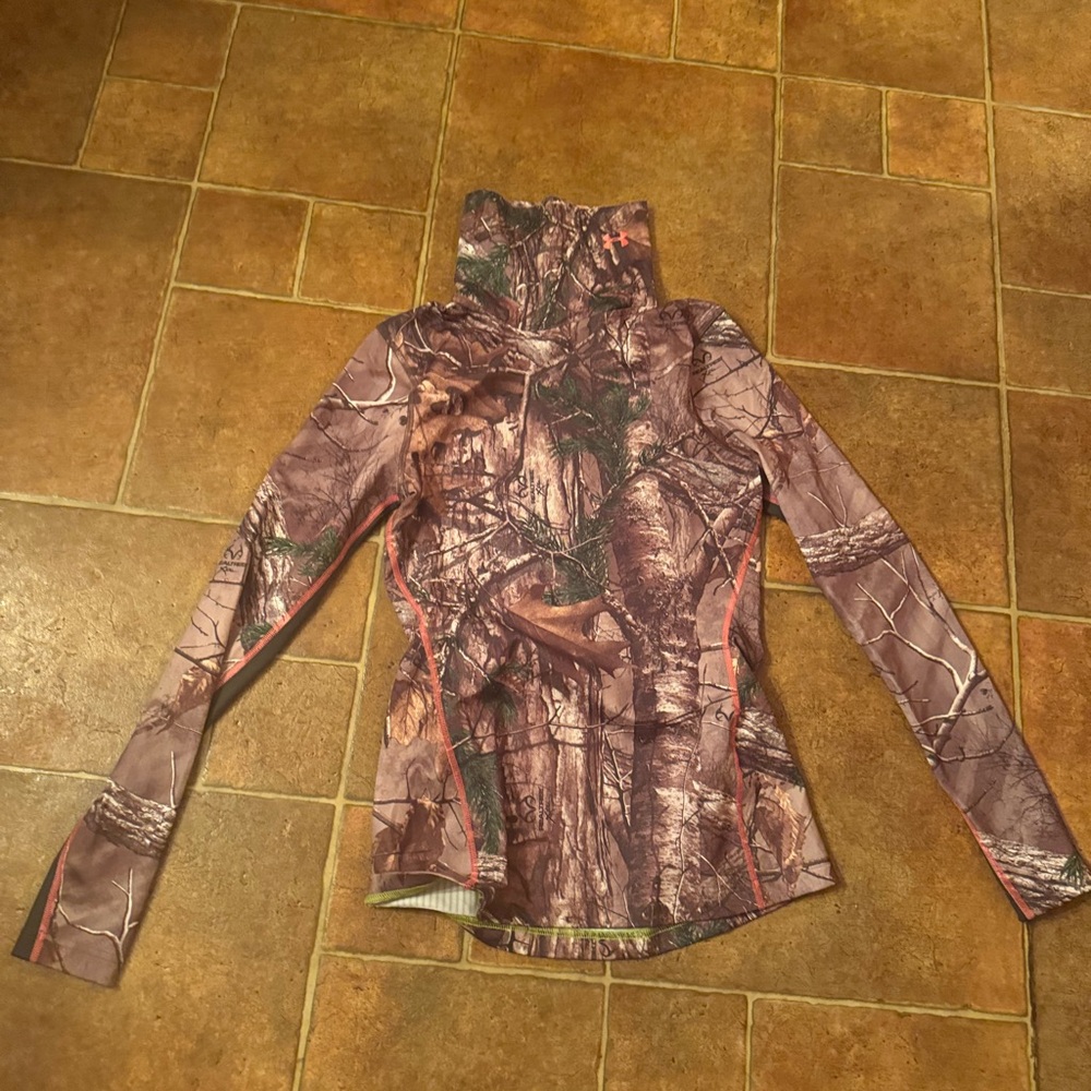 Hunter Wives CAMO camouflage base turtleneck. Under Armour S Small